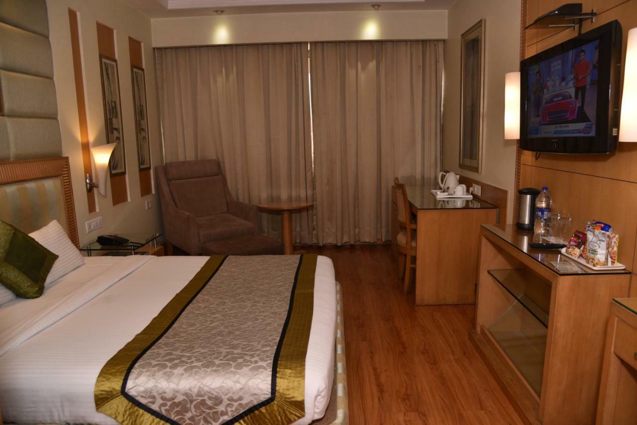 Hotel Western Court Chandigarh Exterior photo